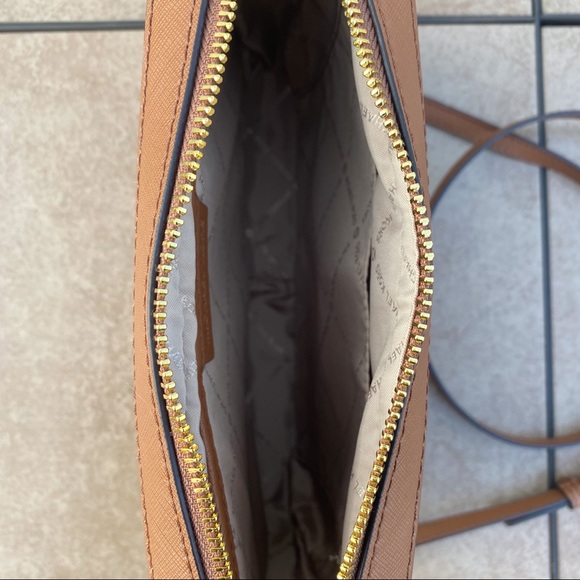 NWT Michael Kors Jet Set Crossbody - Picture 4 of 5